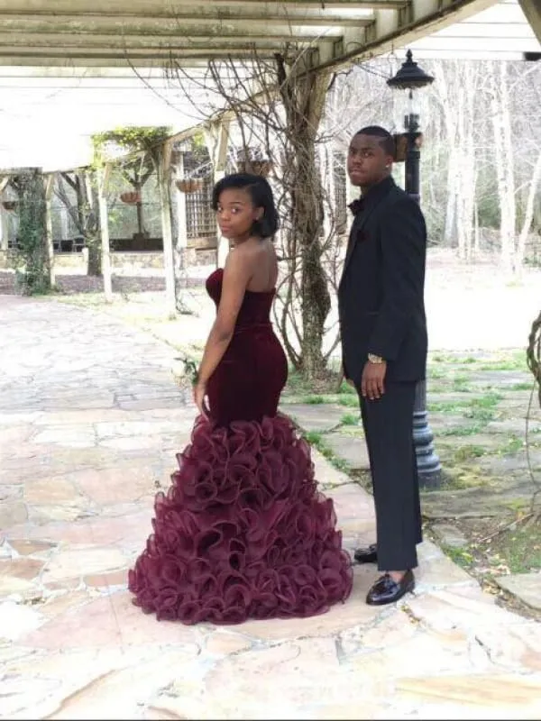 Bridelily Pretty Burgundy Prom Dresses 2019 Strapless Sheath Ruched Organza Evening Dress CE076