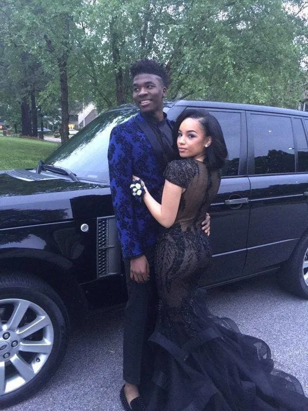 Bridelily Sexy Black Tulle Appliques Short-Sleeves Beadings Mermaid Prom Dress