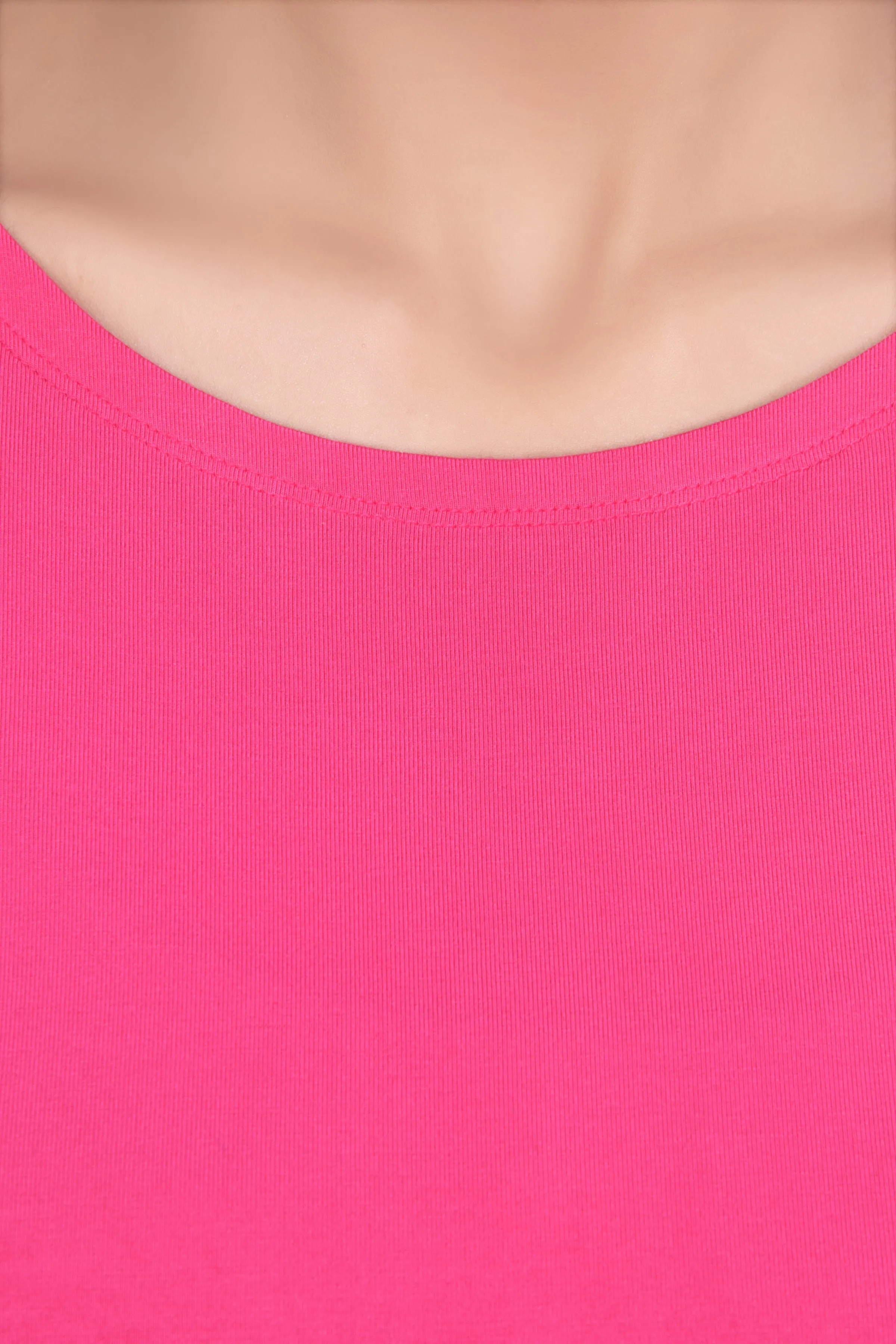 WOMEN'S SOLID ULTRA SOFT STANDARD FIT T-SHIRT